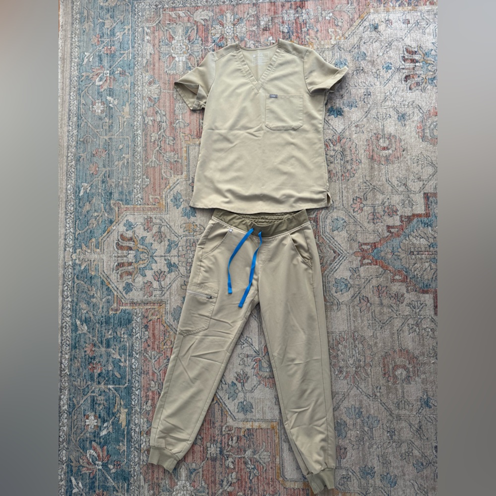 Figs scrubs small Khaki